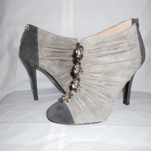 CHANEL 12A Two Tone Suede Ruched Camellia Flower Ankle Booties Boots Grey $1550 - Picture 6 of 11